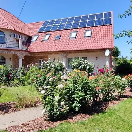 Village Garden Family Guest house Tiszakanyar