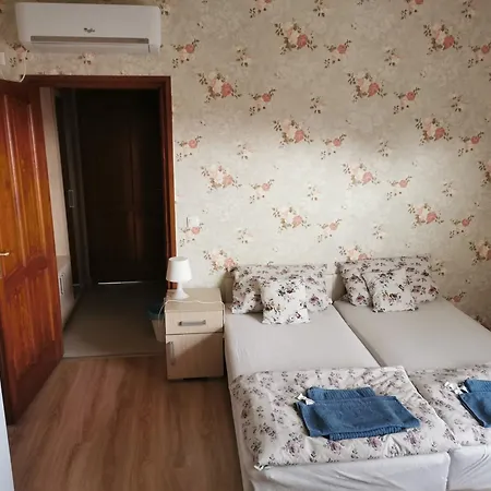 Village Garden Family Guest house Tiszakanyar